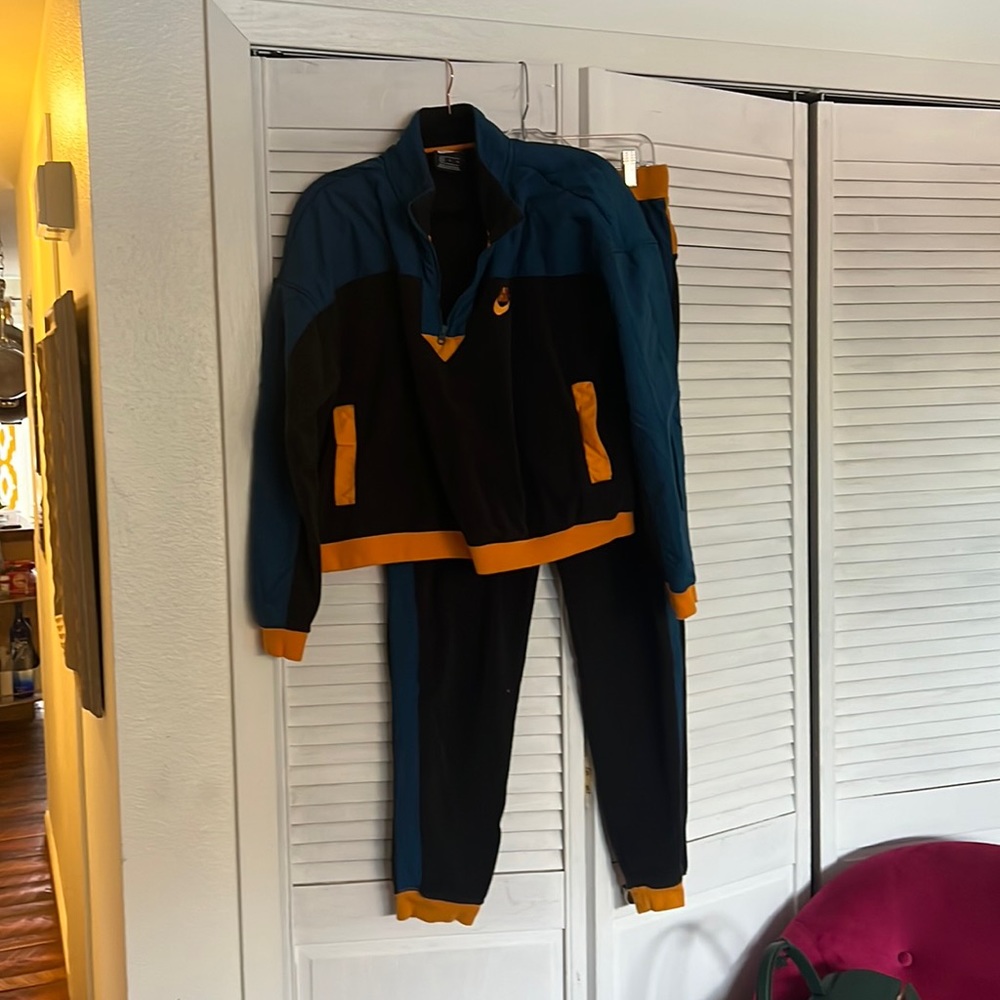Nike “retro inspired” fleece set